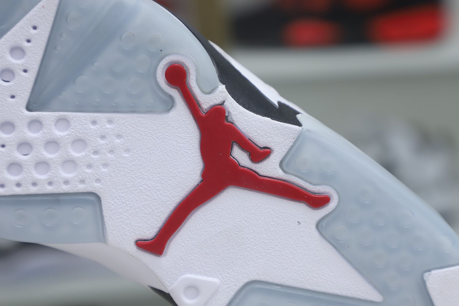 Kimi kick AIR JORDAN 6 RETRO OG 'CARMINE' 2021