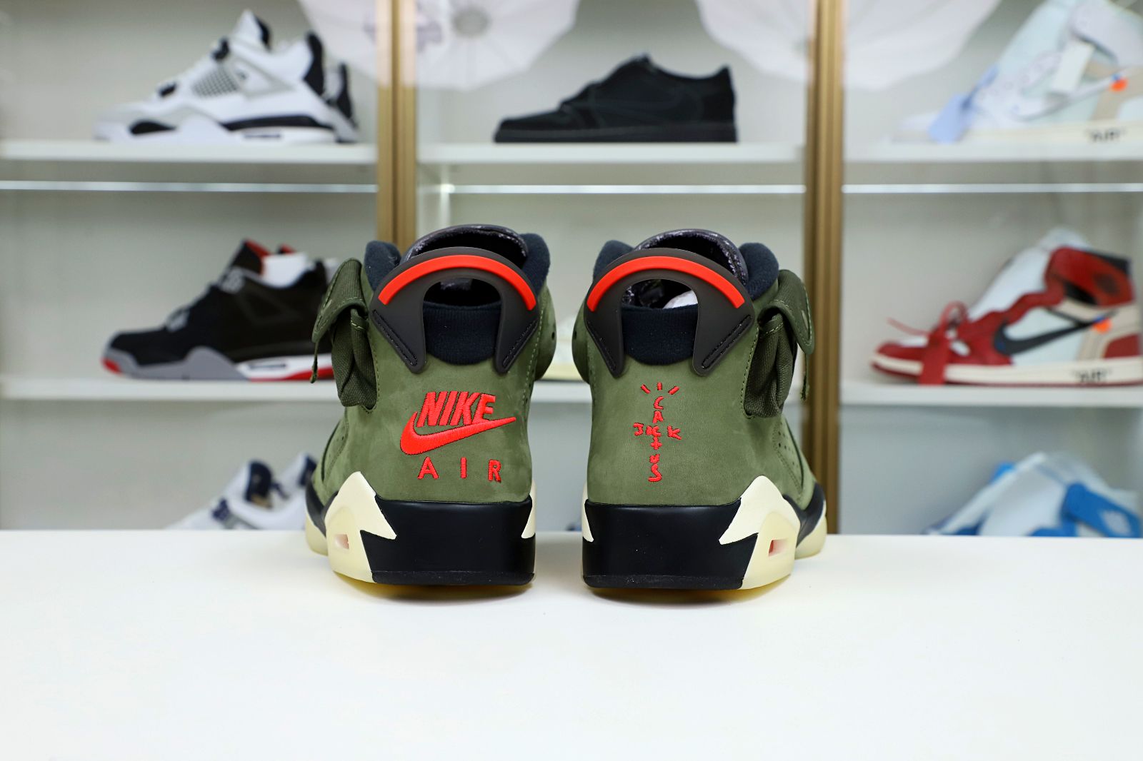 Kimi kick TRAVIS SCOTT X AIR JORDAN 6 RETRO 'OLIVE'