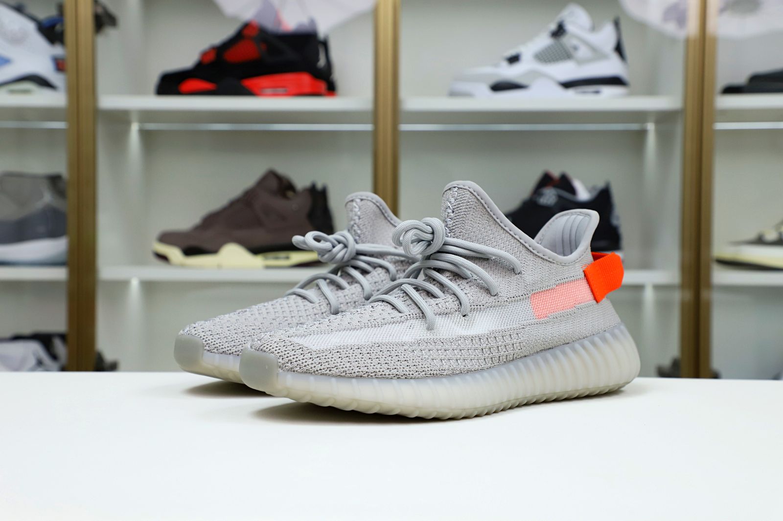 Kimi kick Yeezy Boost 350 V2 “Tail