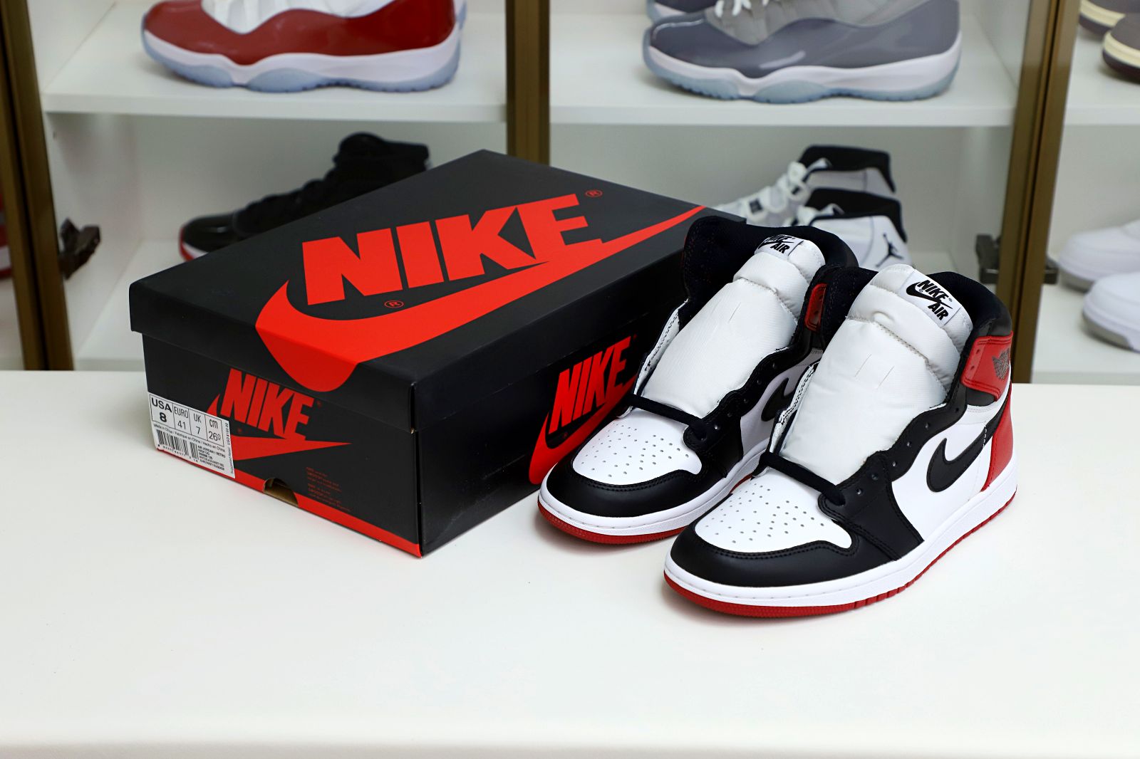 Kimi kick Air Jordan 1 Retro Black Toe (2016)