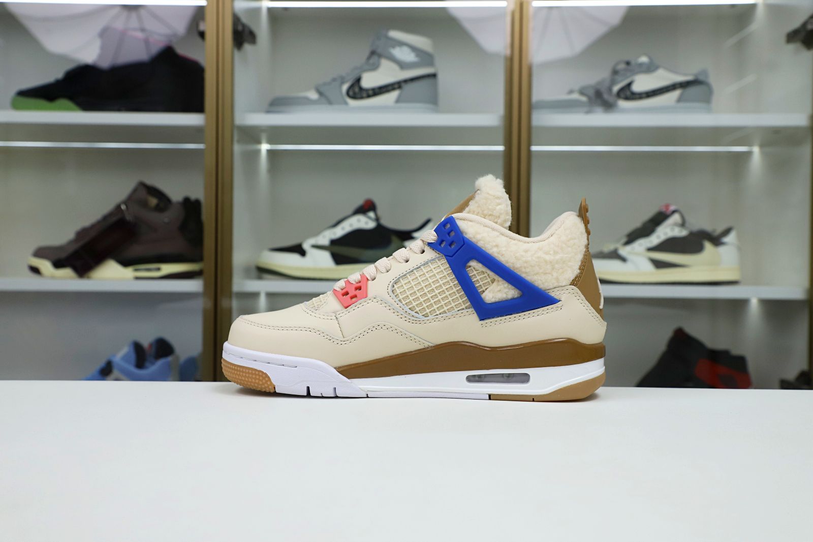 Kimi kick AIR JORDAN 4 RETRO GS 'WILD THINGS'