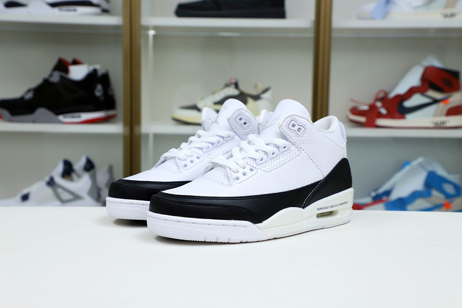 Kimi kick FRAGMENT DESIGN X AIR JORDAN 3 RETRO SP 'WHITE'