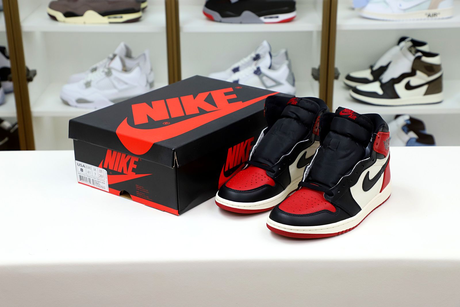 Kimi kick AIR JORDAN 1 RETRO HIGH OG 'BRED TOE'