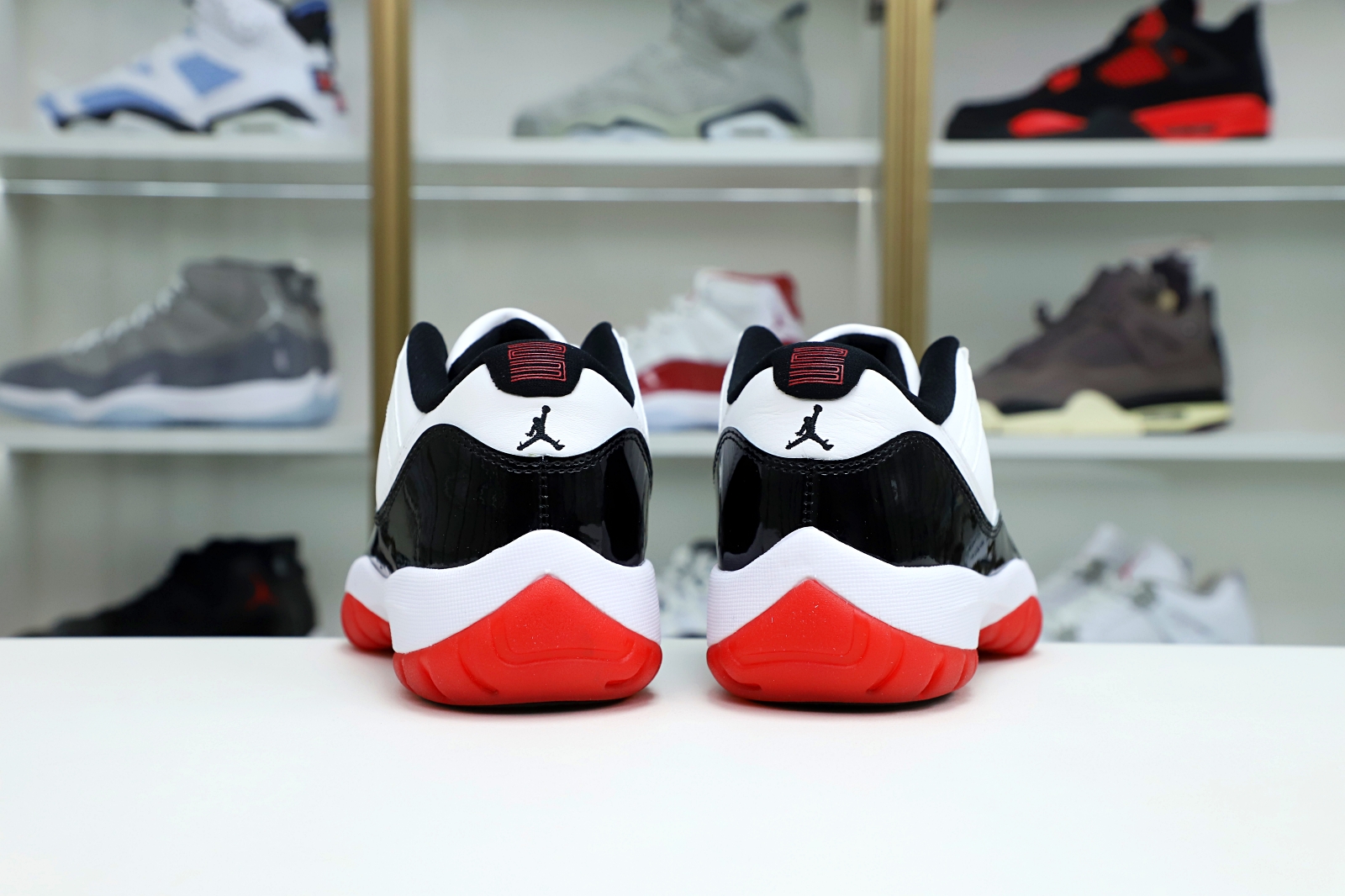 Kimi kick AIR JORDAN 11 LOW WHITE BRED