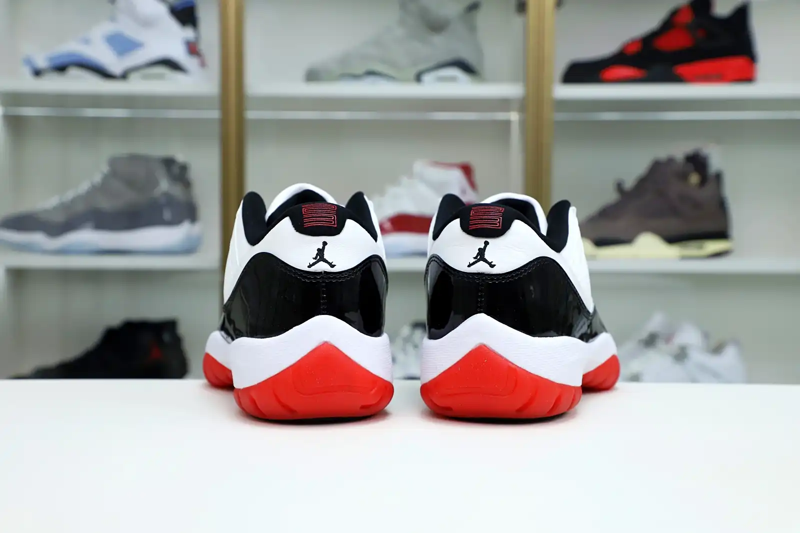 Kimikick AIR JORDAN 11 LOW WHITE BRED