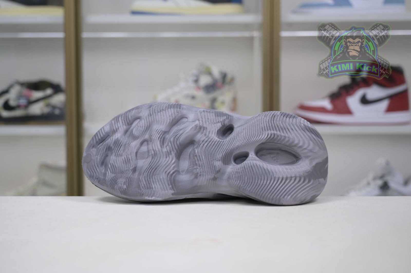 Kimi kick Yeezy Foam Runner