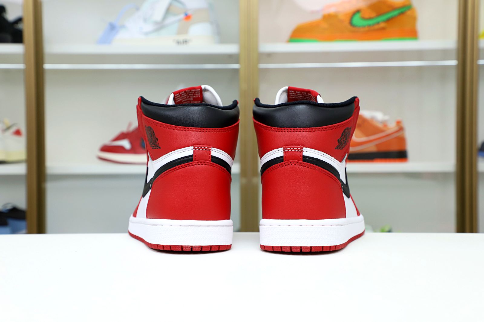 Kimi kick AIR JORDAN 1 RETRO HIGH OG 'CHICAGO' 2015