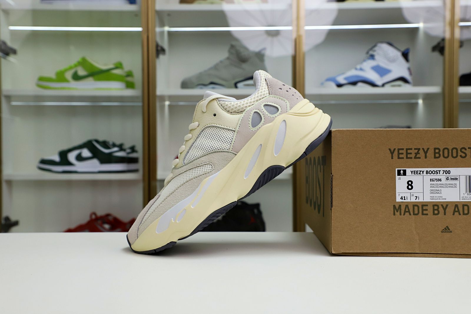 Kimi kick YEEZY BOOST 700 'ANALOG'