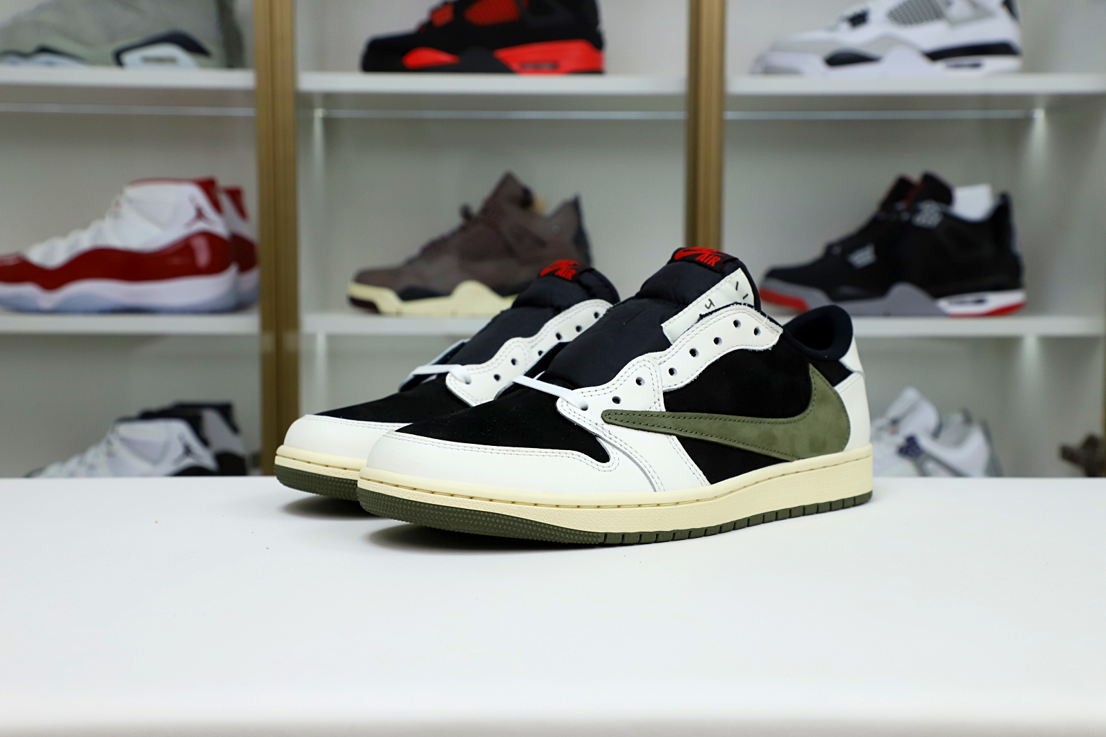 Kimi kick TRAVIS SCOTT X NIKE AIR JORDAN 1 LOW OG “Olive”