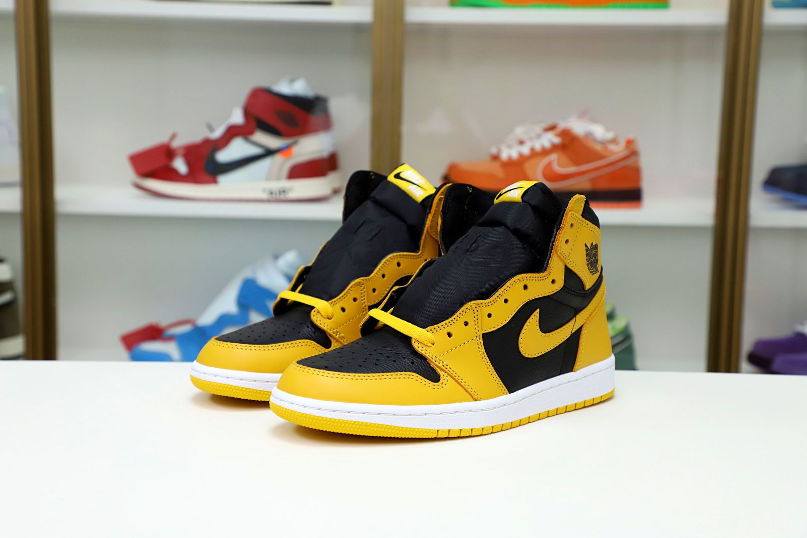 Kimi kick AIR JORDAN 1 HIGH RETRO OG 'POLLEN'