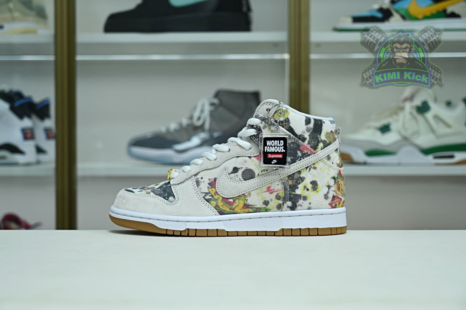 Kimi kick Supreme x Nike Dunk SB High  