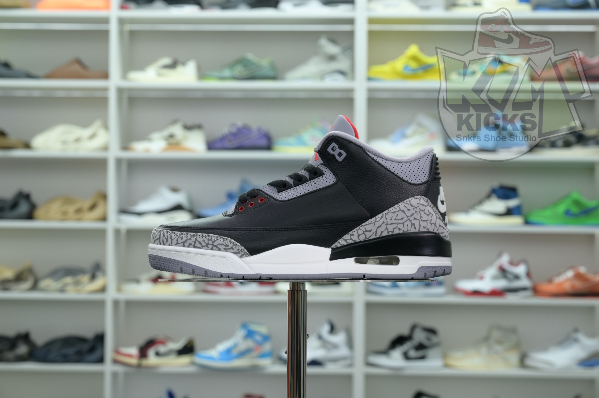 Kimi kick Air Jordan 3“Black Cement Reimagined”