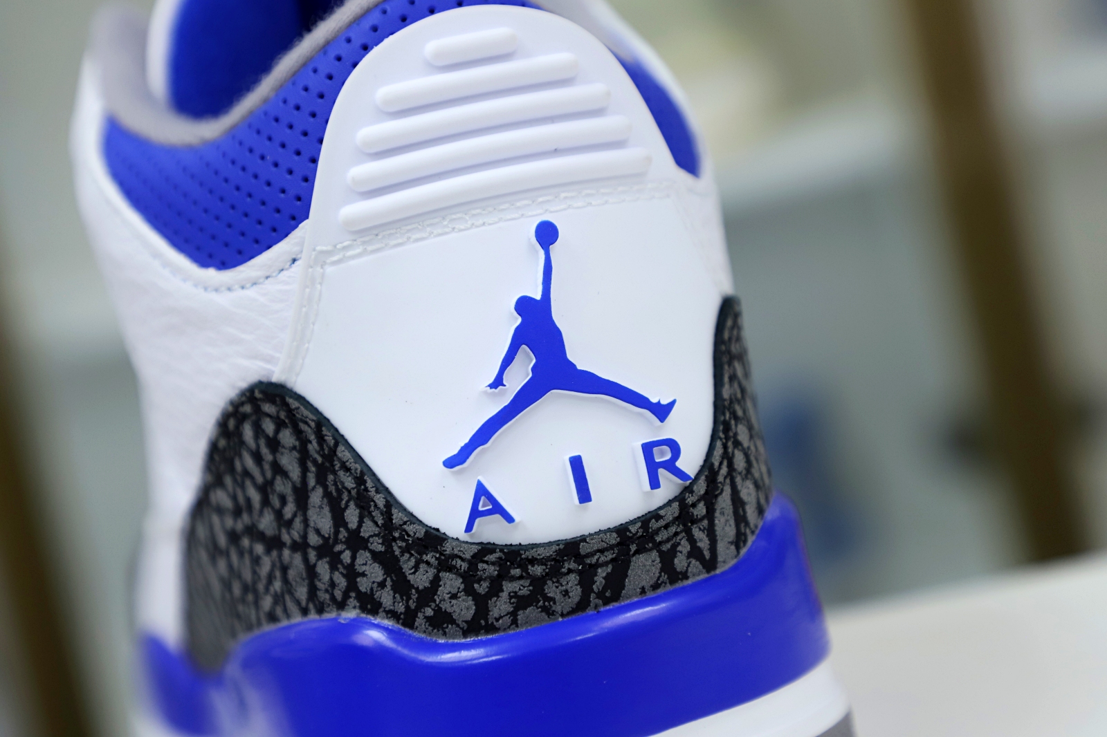 Kimi kick AIR JORDAN 3 RETRO 'RACER BLUE'