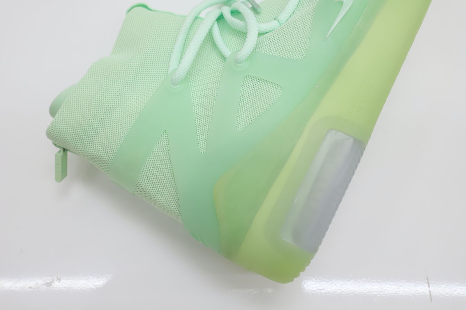 Kimi kick Nike Air Fear of God 1  frosted spruce fog