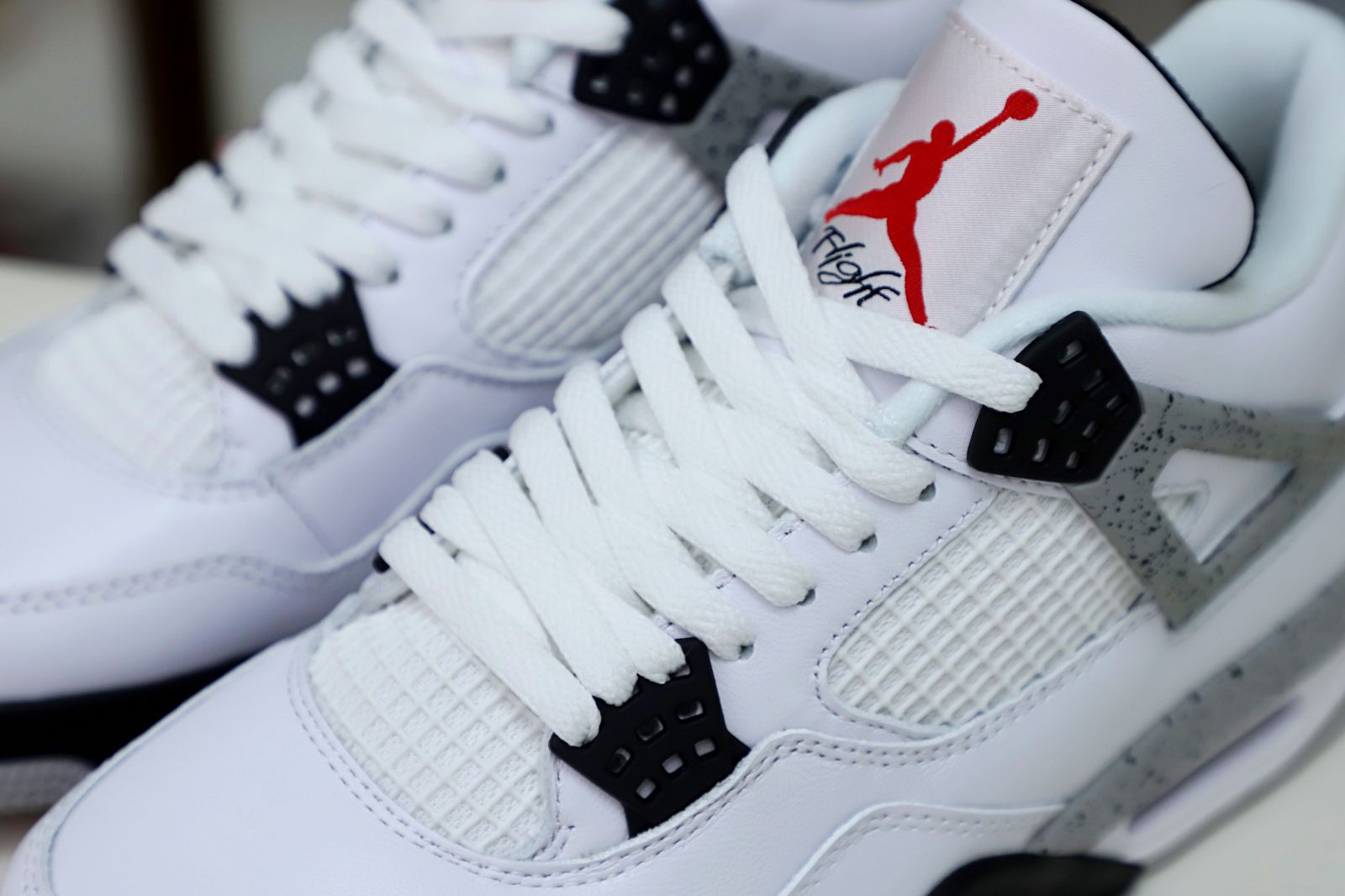 Kimi kick Air Jordan 4 Retro White Cement