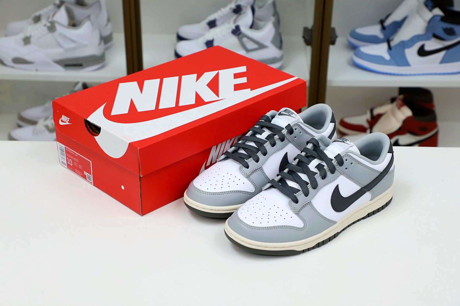 Kimi kick Nike Dunk Low  Light Smoke Grey