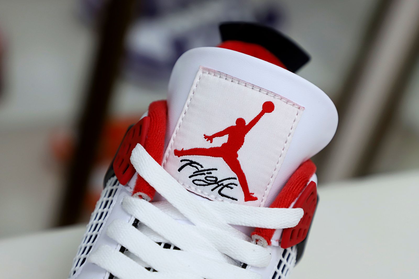 Kimi kick AIR JORDAN 4 RETRO 'FIRE RED' 2012