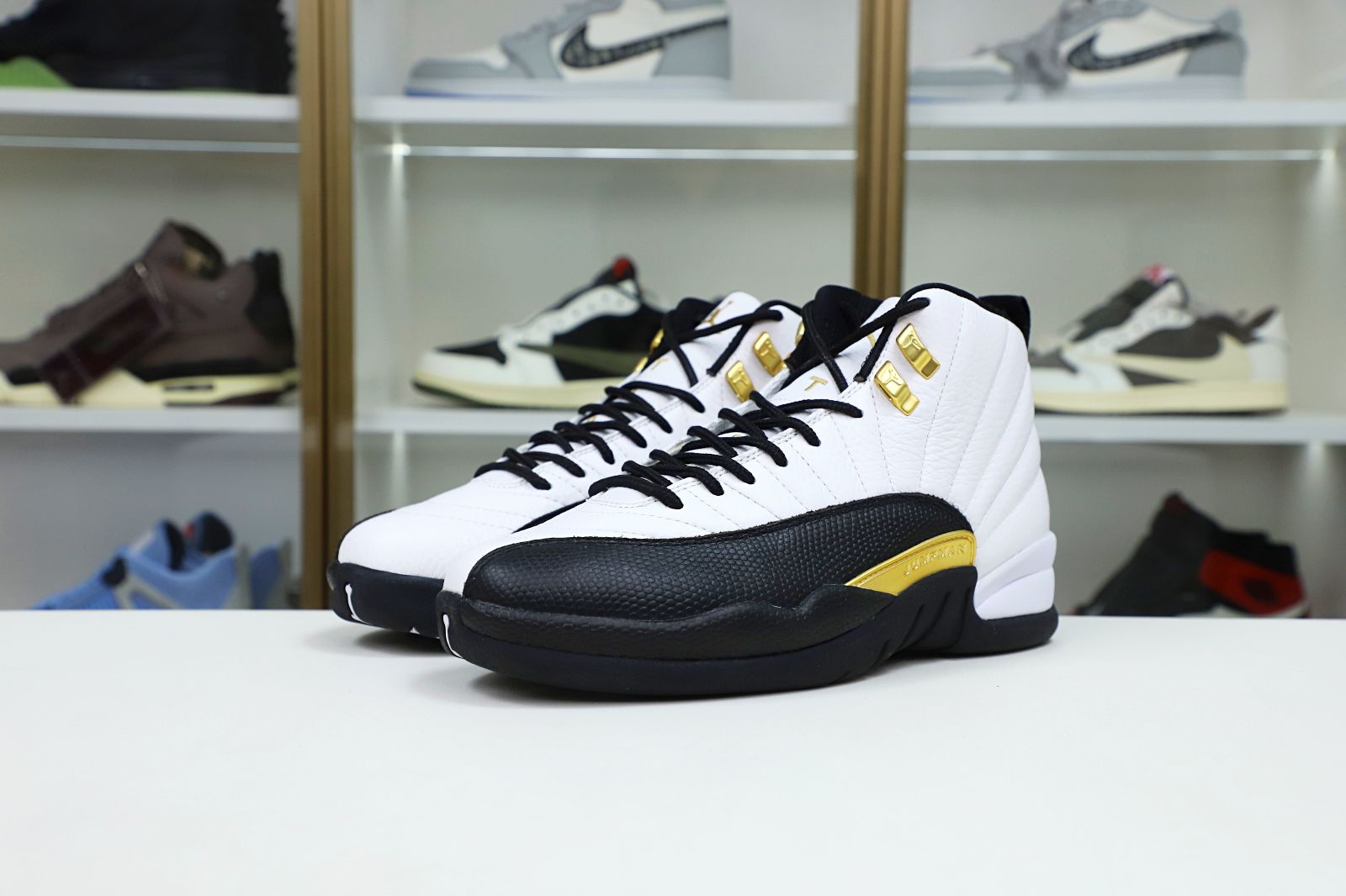 Kimi kick AIR JORDAN 12 RETRO 'ROYALTY'