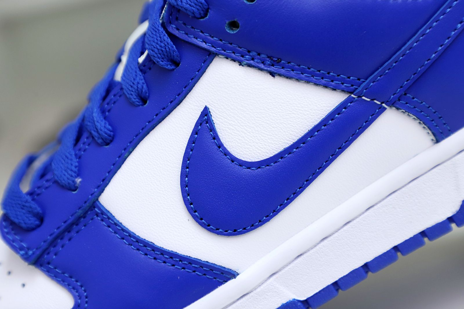 Kimi kick Nike Dunk Low  Kentucky