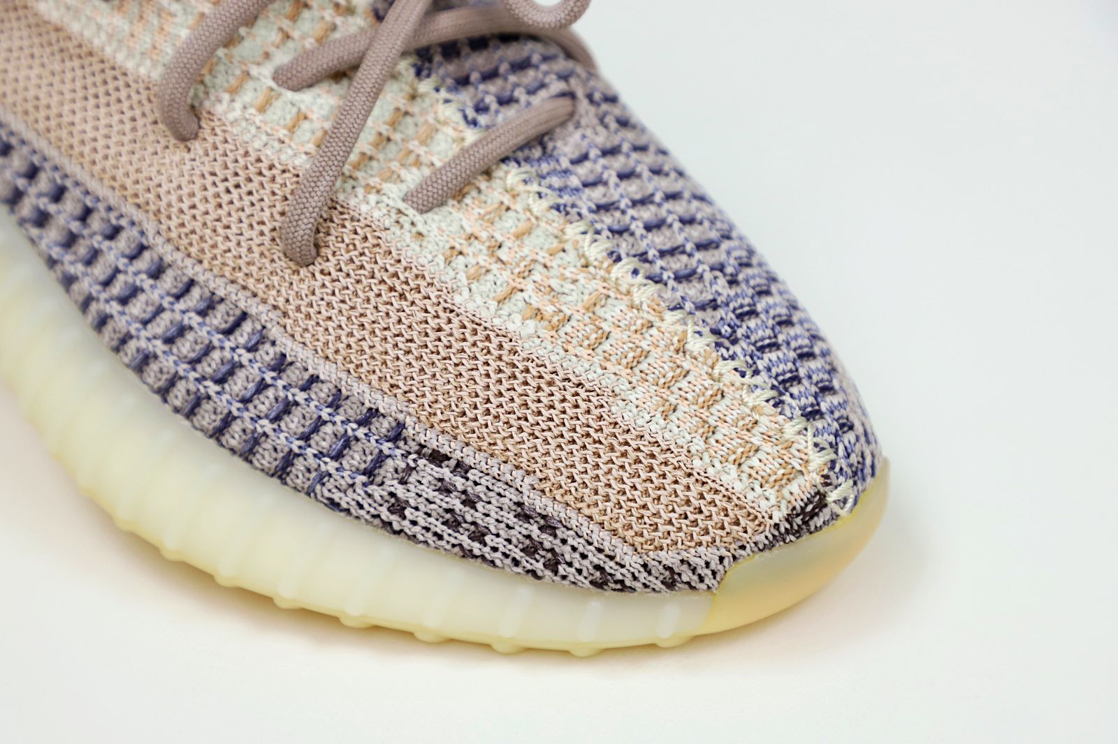 Kimi kick YEEZY BOOST 350 V2 'ASH PEARL'