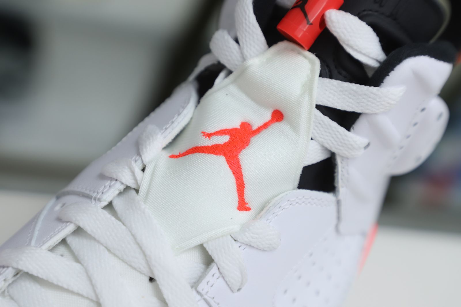 Kimi kick Air Jordan 6 Retroinfrared White