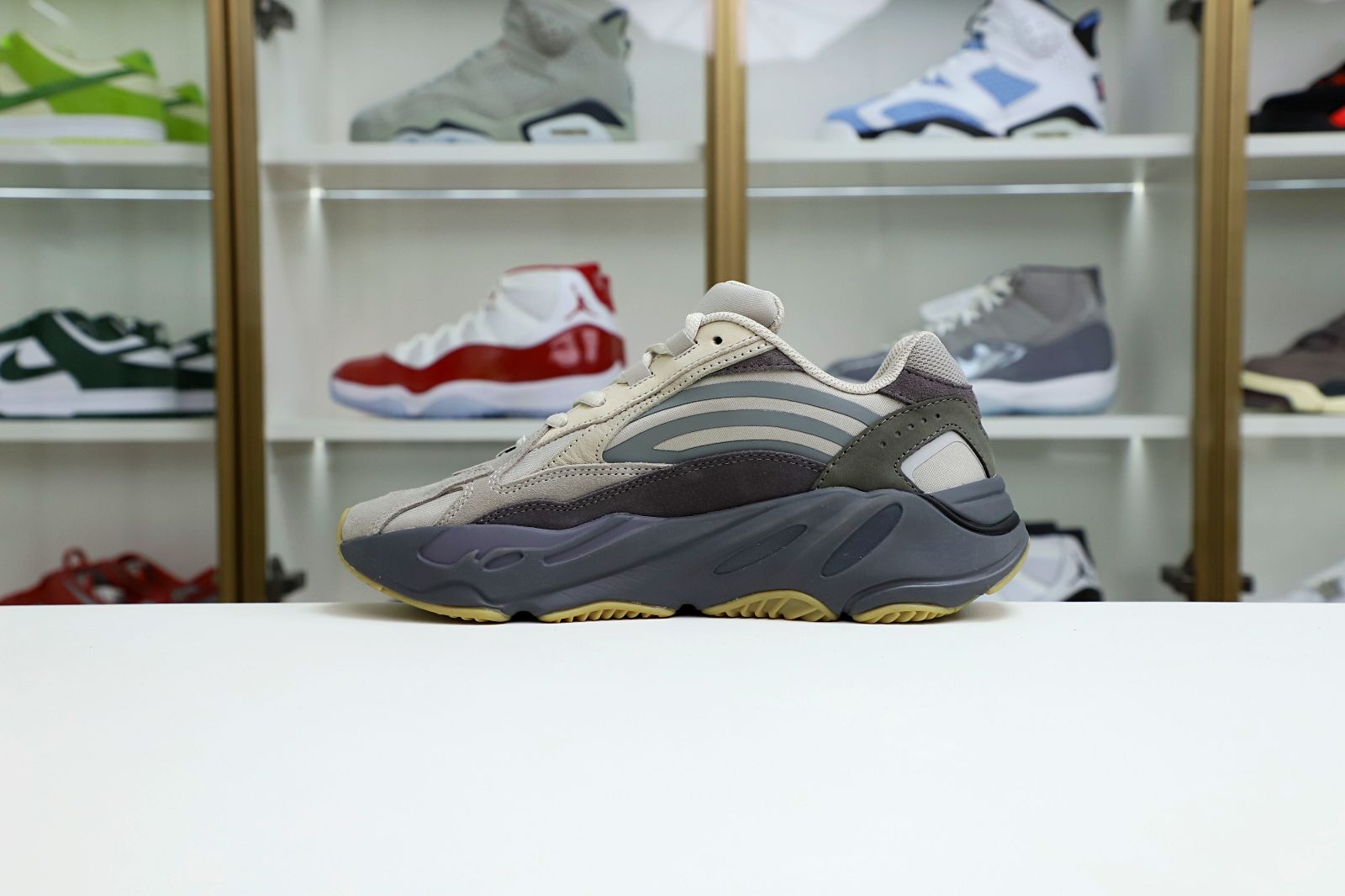 Kimi kick Yeezy boost 700 V2 Tephra