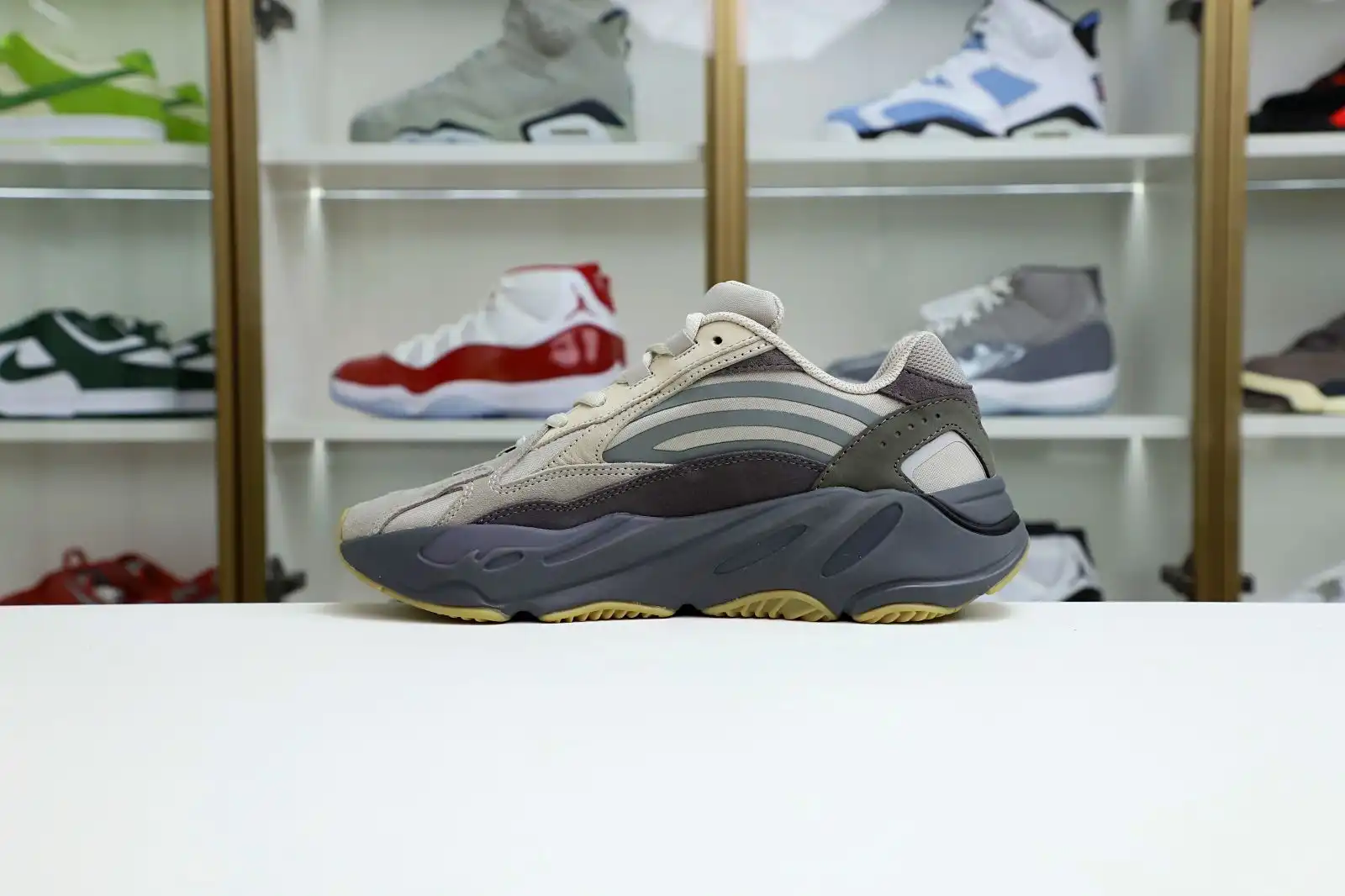 Kimikick Yeezy boost 700 V2 Tephra