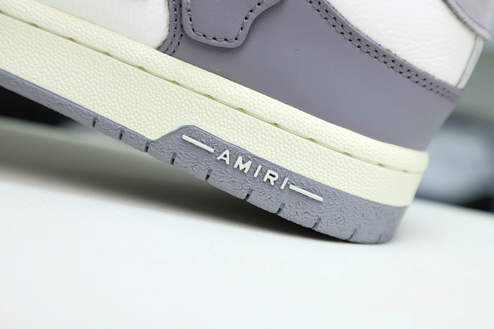 Kimi kick AMIRI LEATHER SKEL LOW