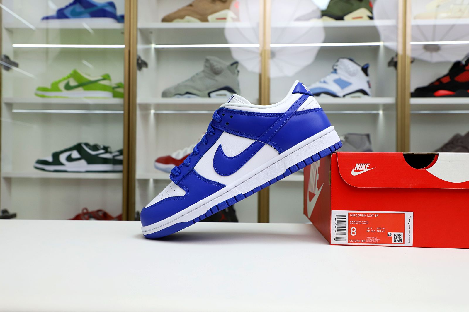 Kimi kick Nike Dunk Low  Kentucky