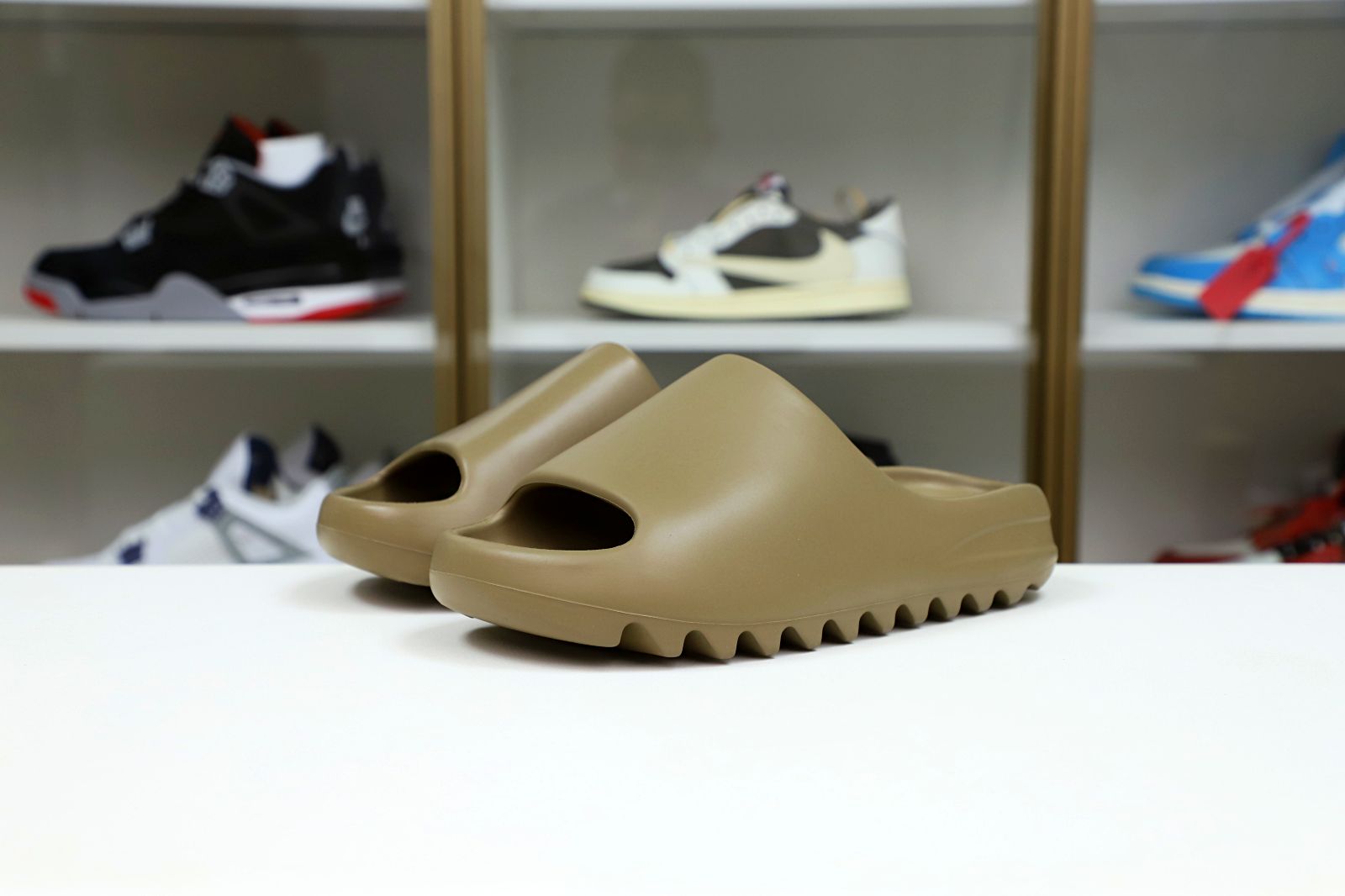 Kimi kick Yeezy Slide BrownFV8425