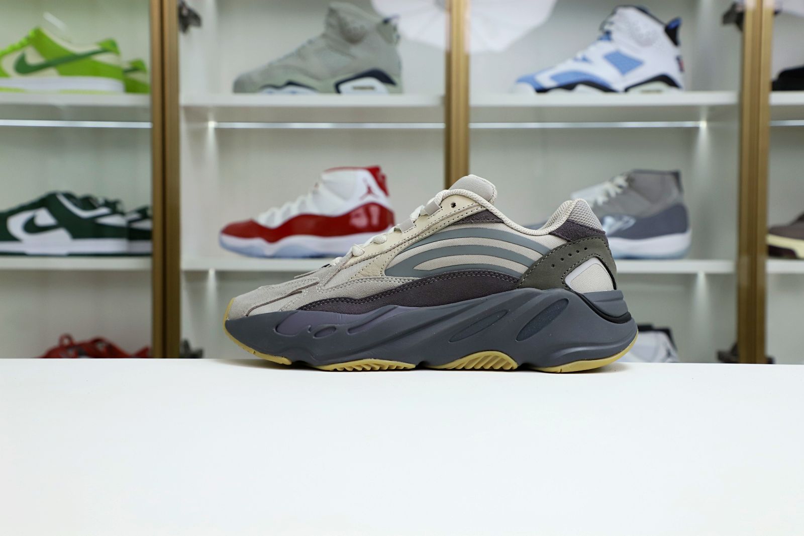 Kimi kick Yeezy boost 700 V2 Tephra