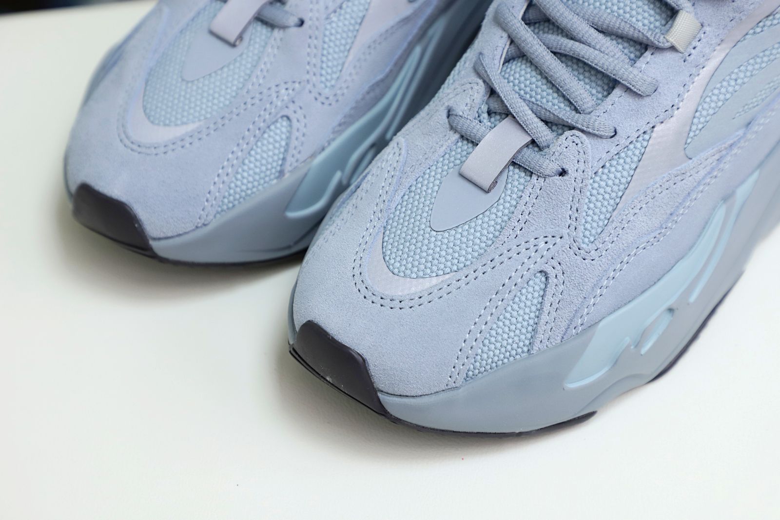 Kimi kick Yeezy boost 700 v2 hospita blue