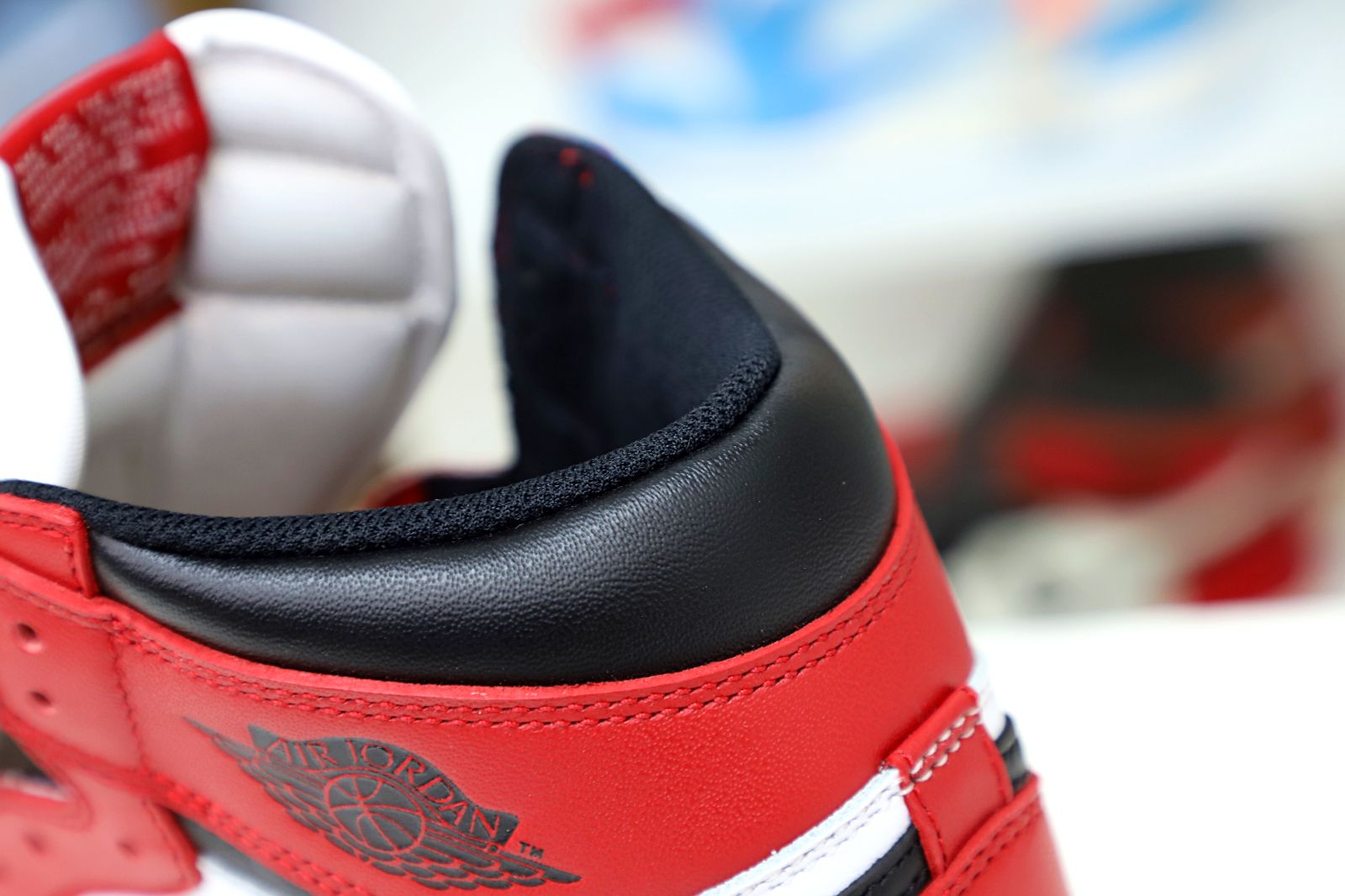 Kimi kick AIR JORDAN 1 RETRO HIGH OG 'CHICAGO' 2015