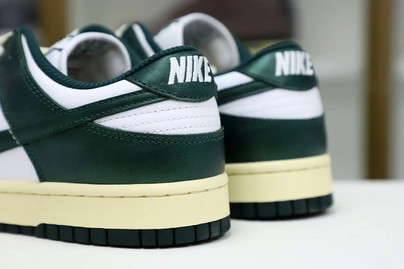 Kimikick NIKE WMNS DUNK LOW 'VINTAGE GREEN'