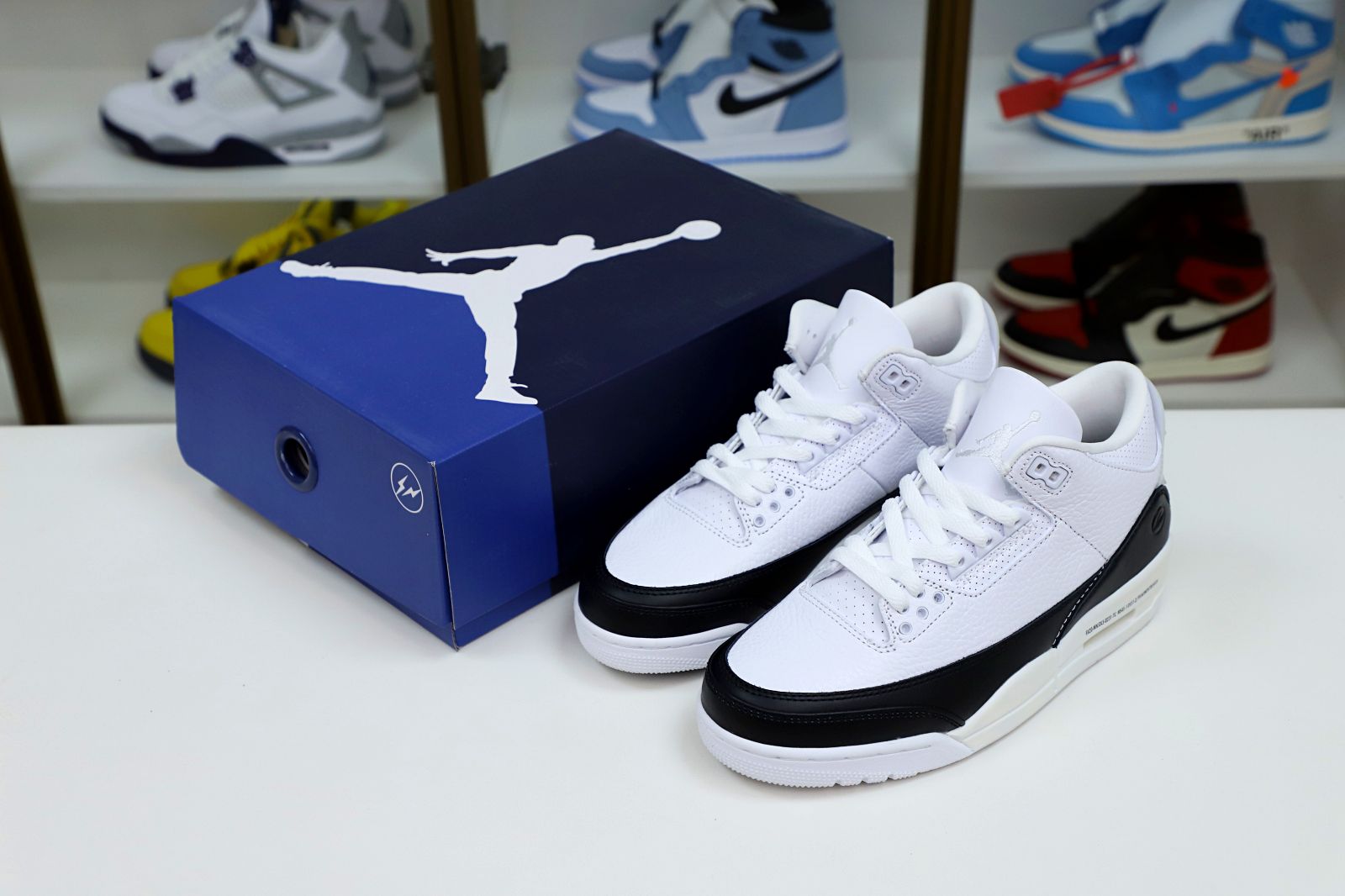 Kimi kick FRAGMENT DESIGN X AIR JORDAN 3 RETRO SP 'WHITE'