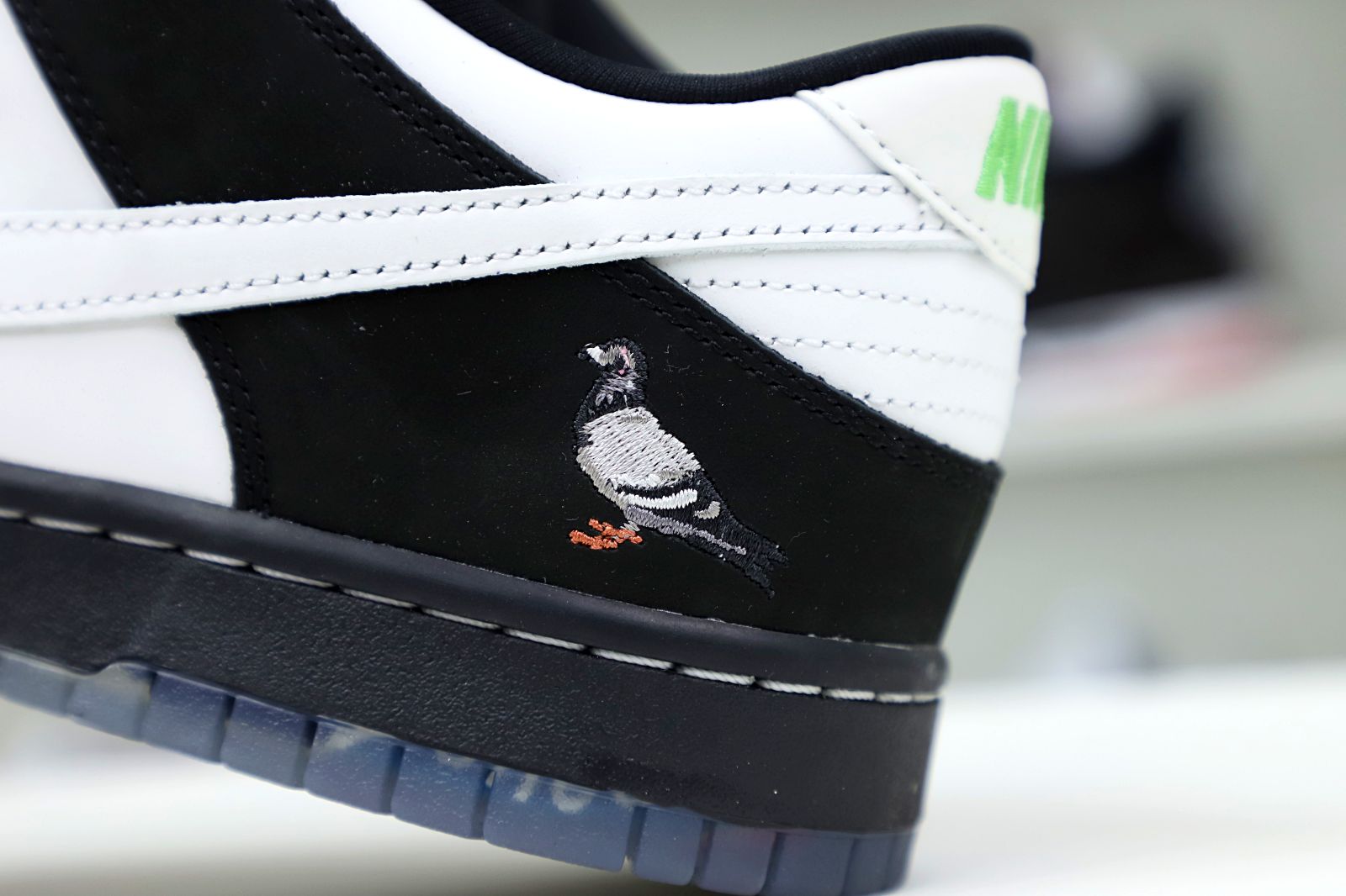 Kimi kick NIKE SB DUNK LOW STAPLE PANDA PIGEON (REGULAR BOX)