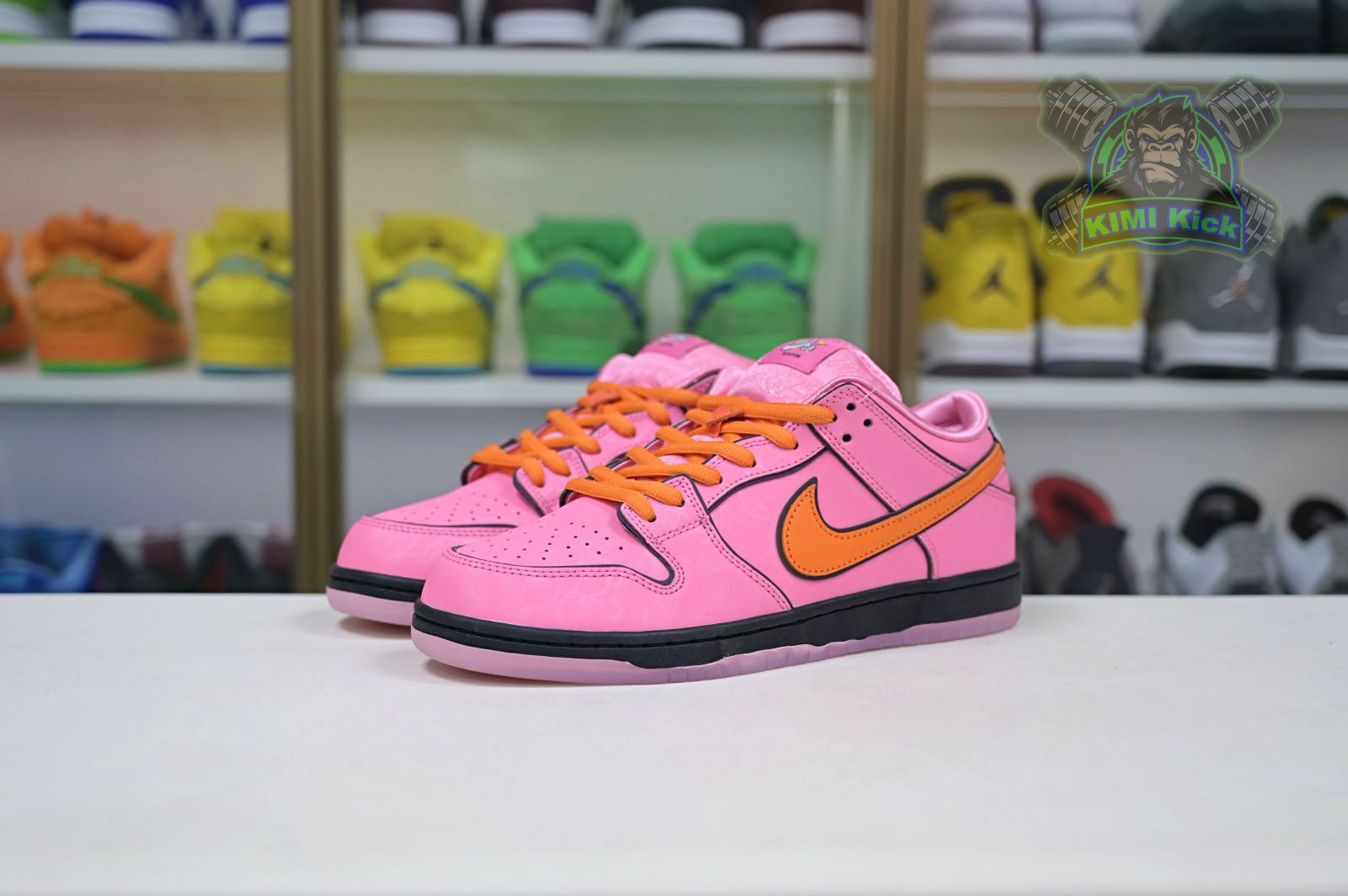 Kimi kick The Powerpuff Girls x Nike Dunk SB Low