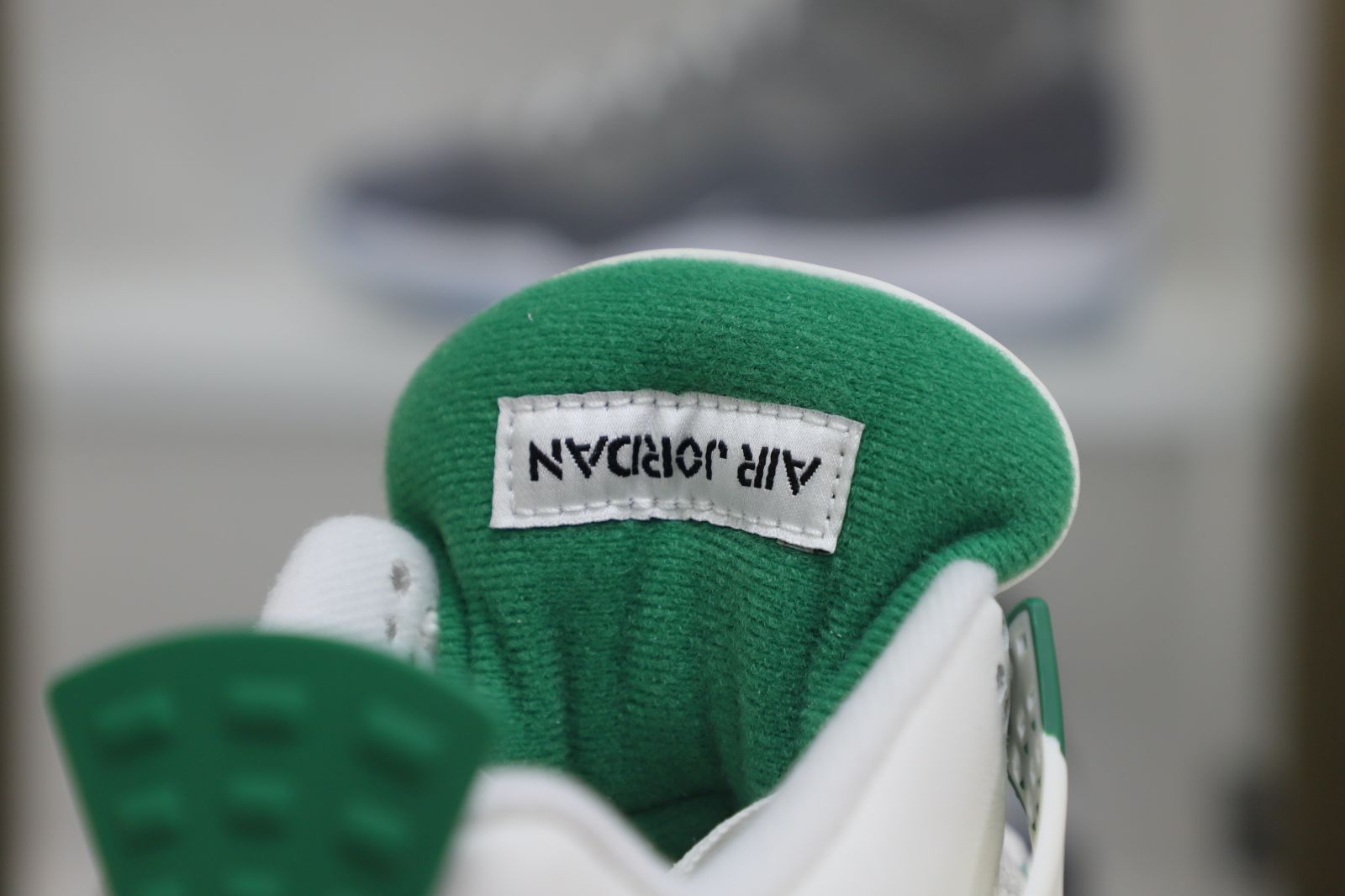 Kimi kick NIKE SB X AIR JORDAN 4 RETRO 'PINE GREEN'