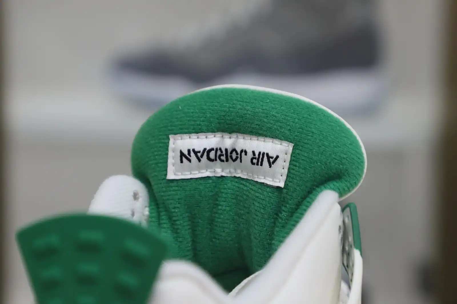 Kimikick NIKE SB X AIR JORDAN 4 RETRO 'PINE GREEN'