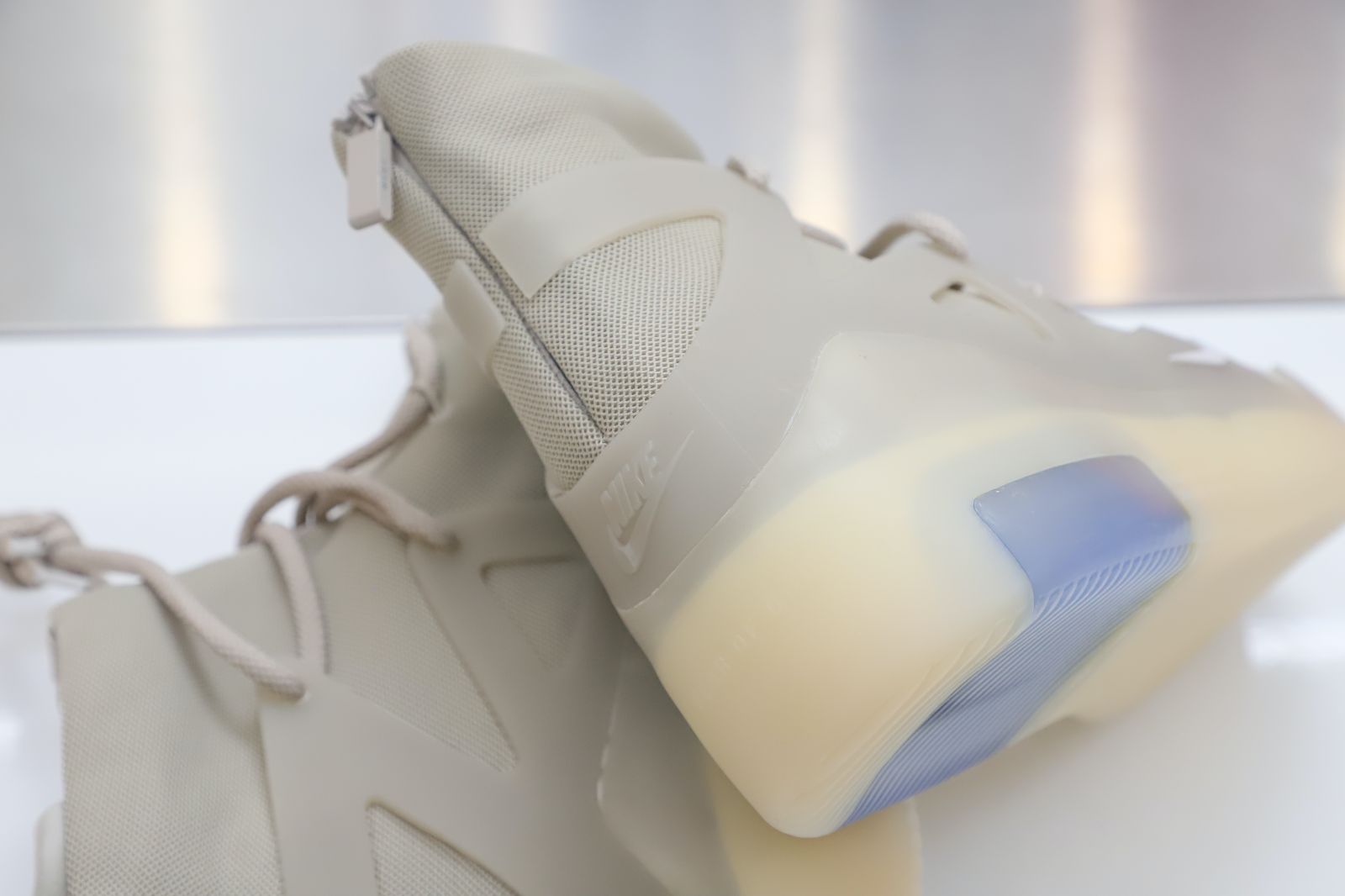 Kimi kick Nike Air Fear of God 1  oatmeal fog