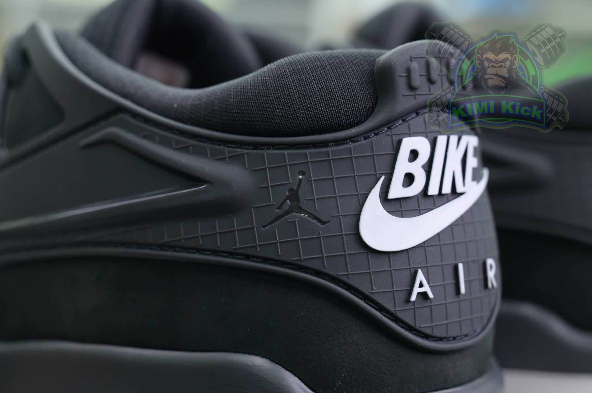 Kimi kick Nigel Sylvester x Jordan Air Jordan 4 RM SP “Anthracite”