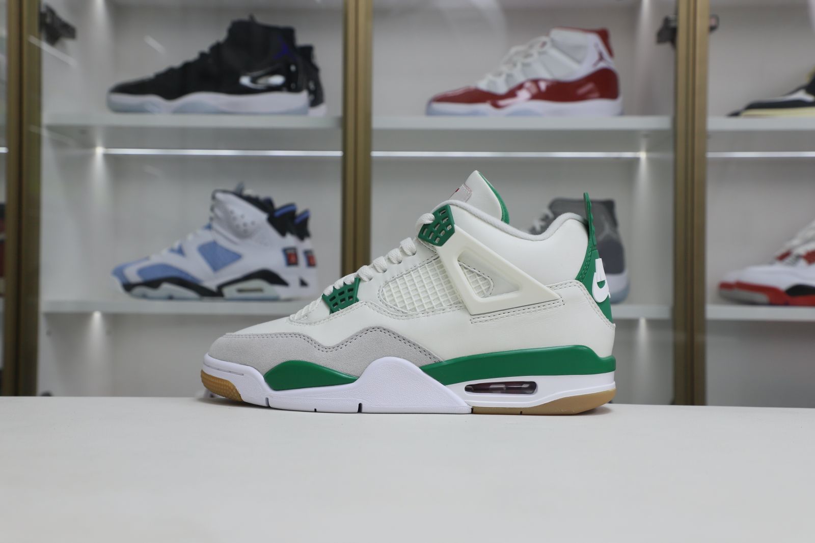 Kimi kick NIKE SB X AIR JORDAN 4 RETRO 'PINE GREEN'