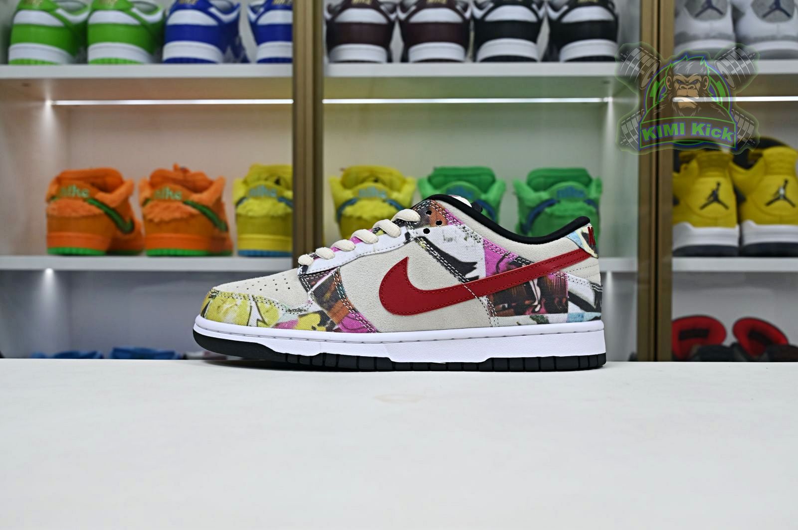 Kimi kick Nike Dunk SB Low Paris