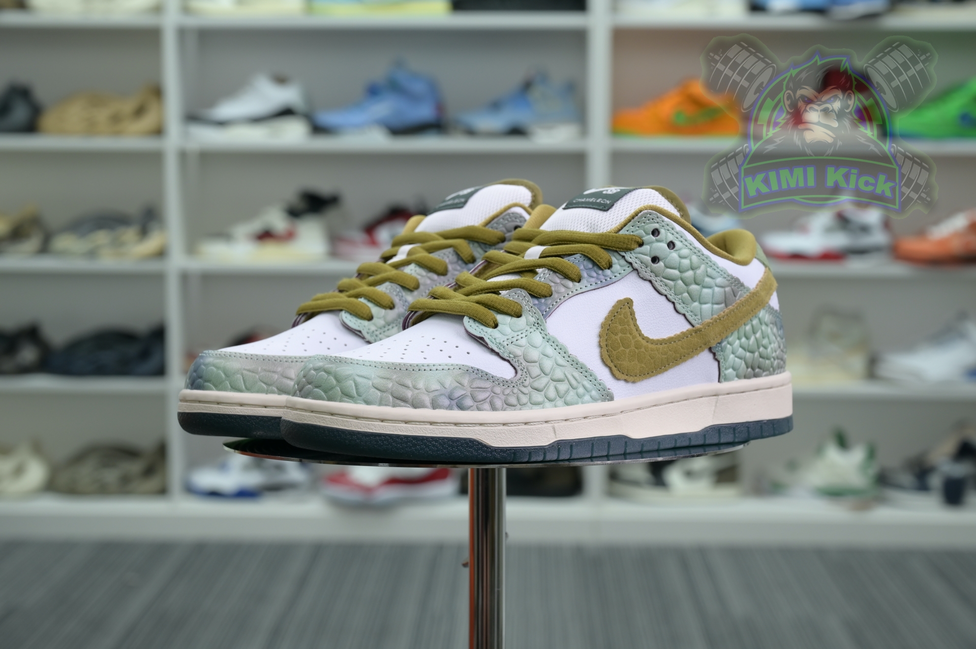 Kimi kick Alexis Sablone x Nike Dunk SB Low