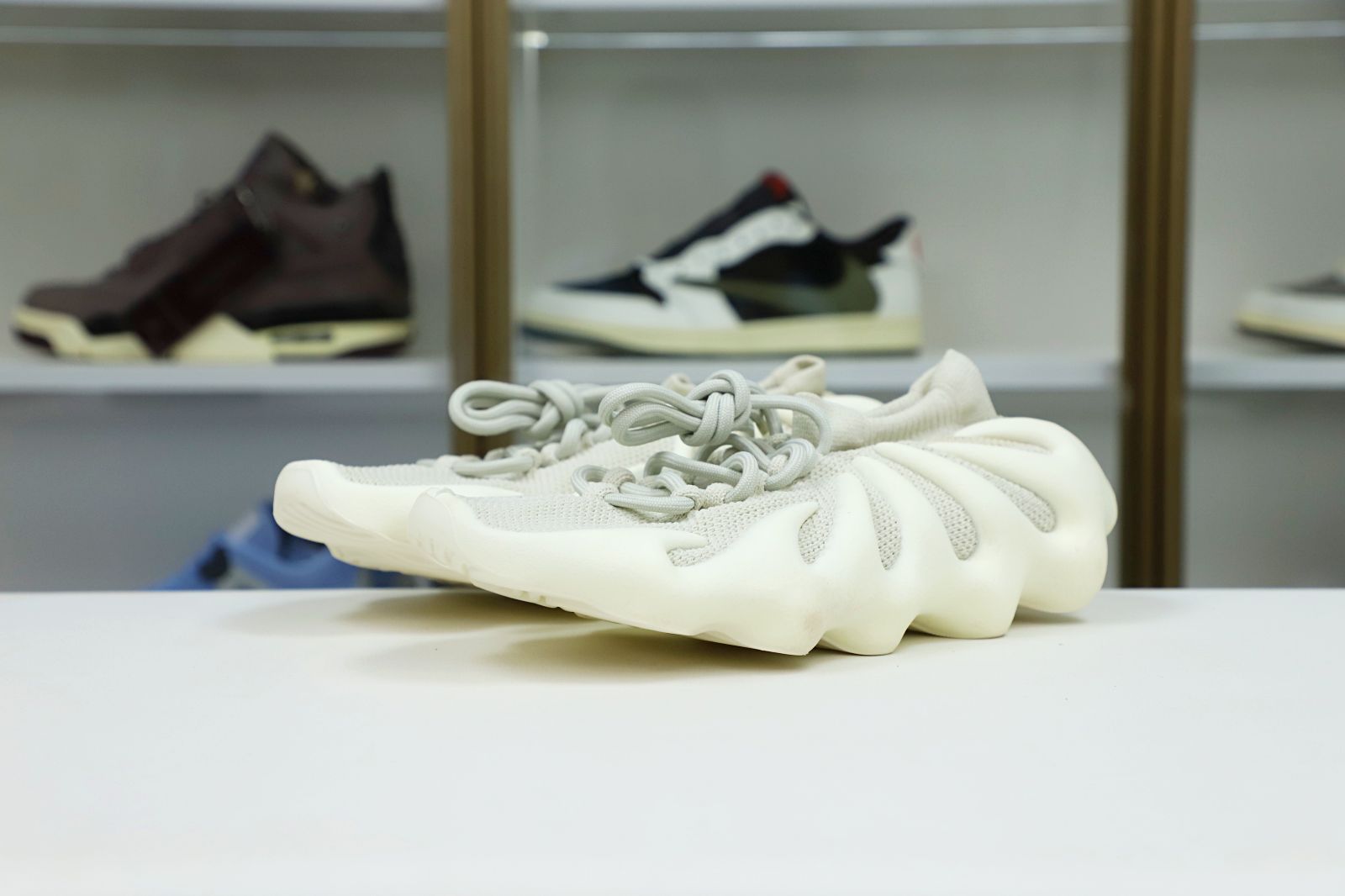 Kimi kick YEEZY 450 CLOUD WHITE H68038