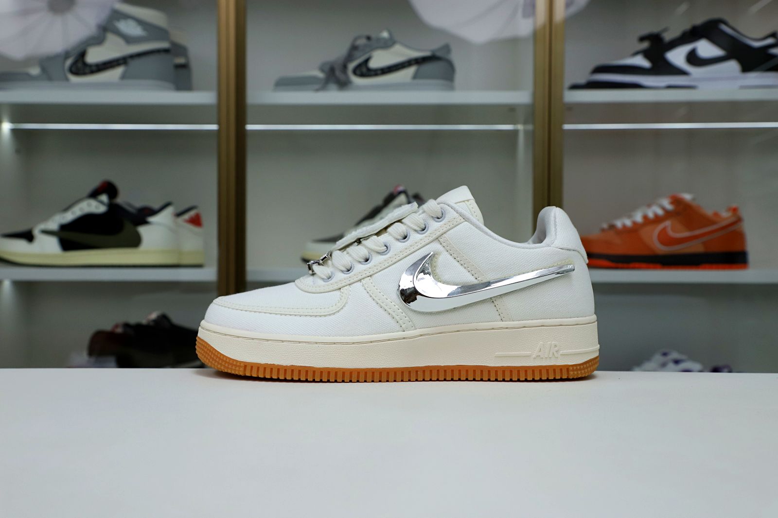 Kimi kick TRAVIS SCOTT X AIR FORCE 1 'SAIL'