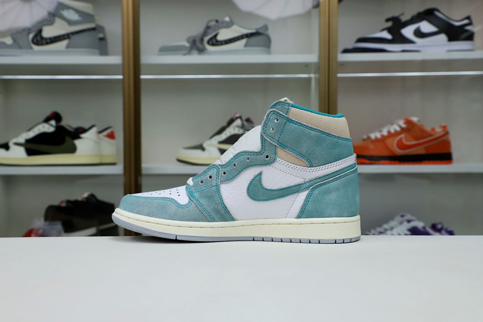 Kimi kick AIR JORDAN 1 RETRO HIGH OG 'TURBO GREEN'