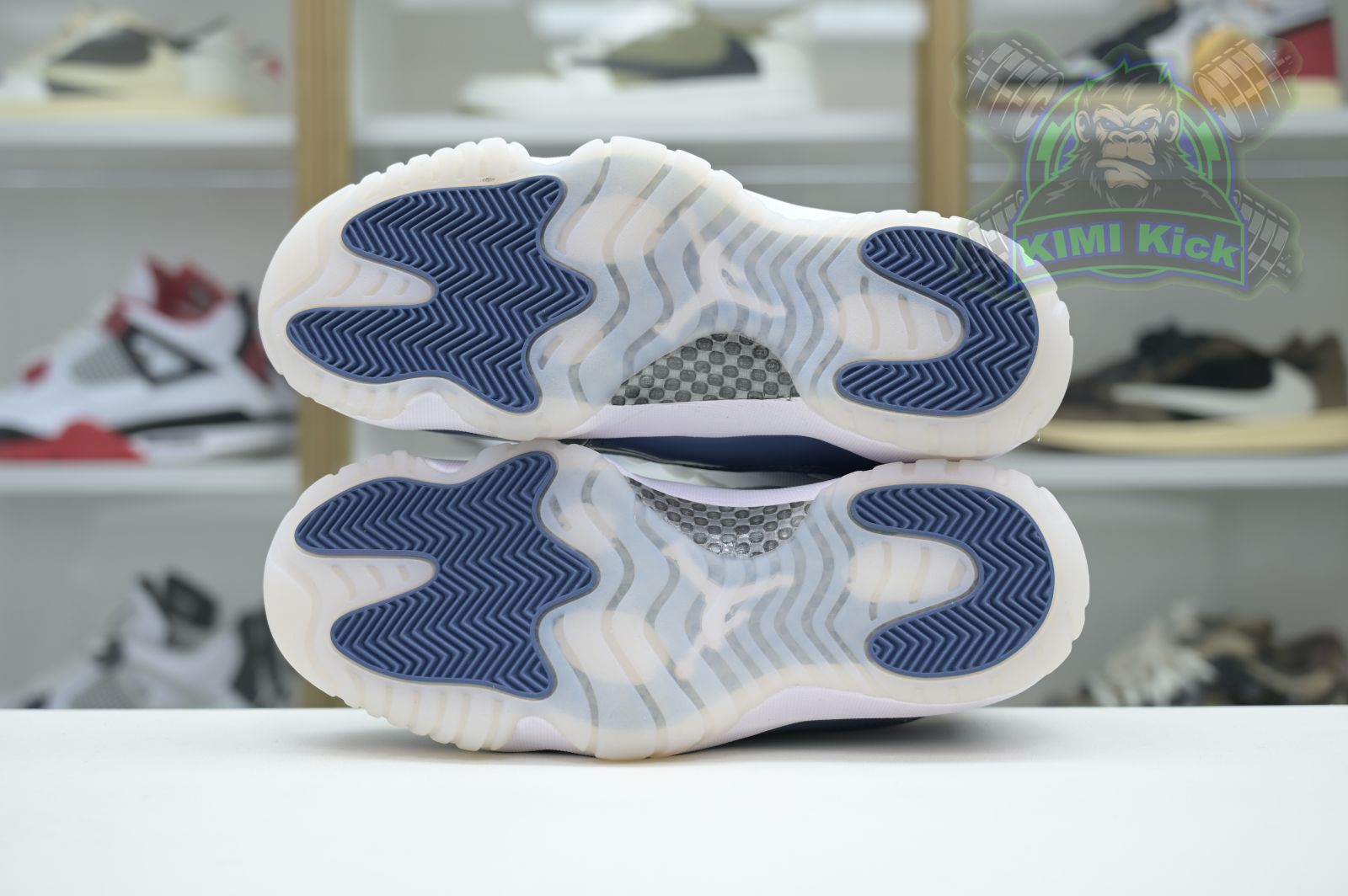 Kimi kick Jordan Air Jordan 11 Low“Diffused Blue”