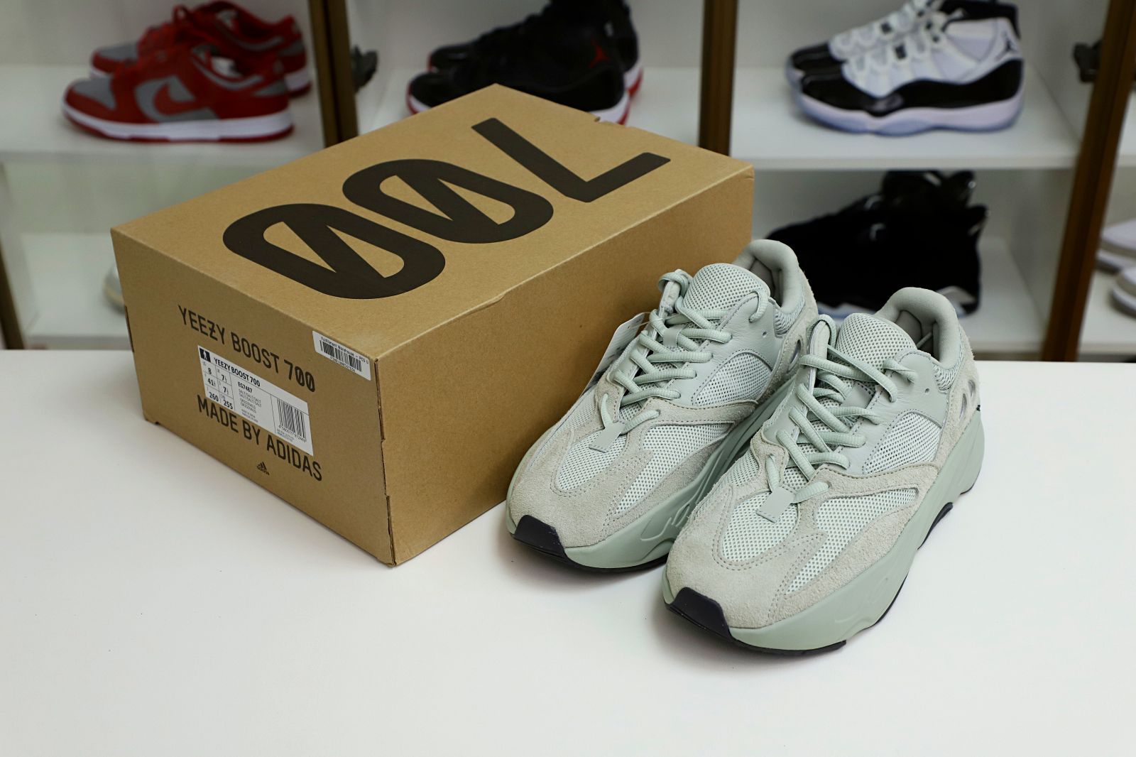 Kimi kick YEEZY BOOST 700 SALT