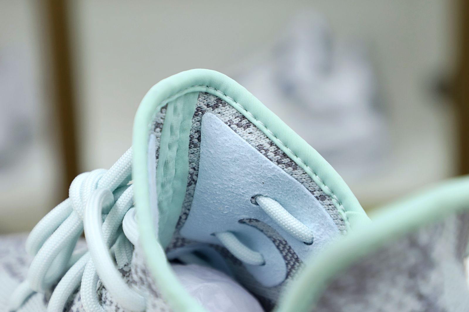 Kimi kick YEEZY BOOST 350 V2 'BLUE TINT'